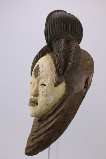 Afrique. Gabon. Important masque PUNU. Dimensions : Hauteur approx. 47 x 22 x 18cm. (Afrique,...