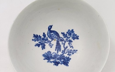 An 18th century Worcester blue and white bowl, decorated bir...