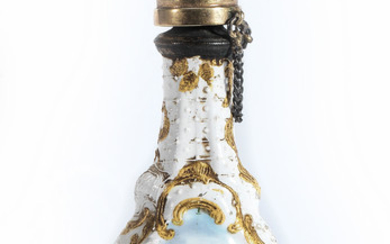 An English enamel scent flask, Birmingham or South Staffordshire