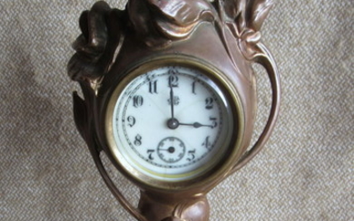 Antique Art Nouveau Table Clock Golden Metal 20 cm...