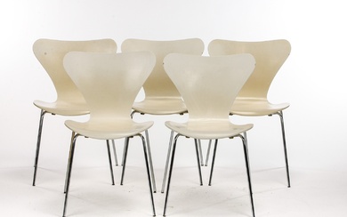 Arne Jacobsen. Five seven chairs, model 3107 (5)
