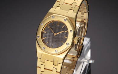 Audemars Piquet 'Royal Oak'. Ladies' watch in 18 kt. gold with gray dial, 1990s