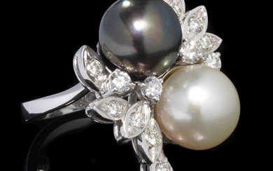 Bague "Toi et moi" sertie d'une perle blanche et d'une perle grise (D env. 10 mm)