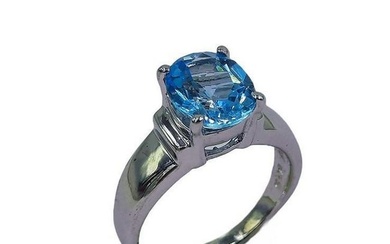 Blue Topaz Gemstone Sterling Silver Ring - Size 7.5