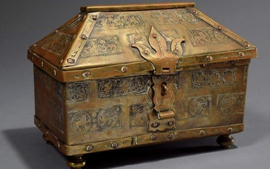 Brass casket in shrine form with animal reliefs, German or French in the style of the 14th c., 18x24x12,5cm, traces of corrosion, later partly restored and supplemented, since 1960 Coll. Walter Vonficht/Allgäu