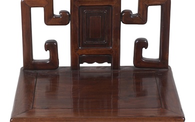CHINESE HARDWOOD SIDE CHAIR, EARLY 20TH CENTURY 33 1/4 x 21 x 17 1/2 in. (84.5 x 53.3 x 44.5 cm.)