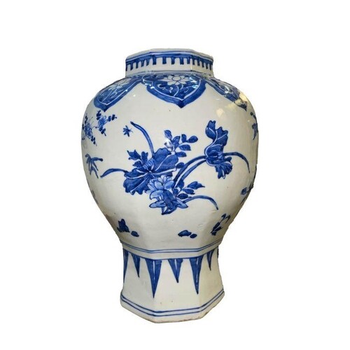 CHINESE TRANSITIONAL BLUE & WHITE VASE 33CM TALL