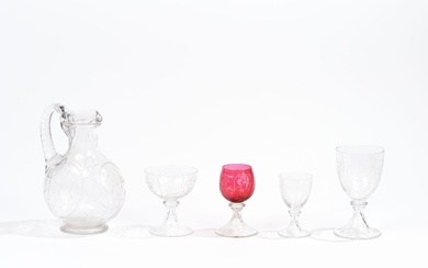 CLICHY Service de verres en cristal à décor gravé d'arabesques comprenant : -16 coupes à...