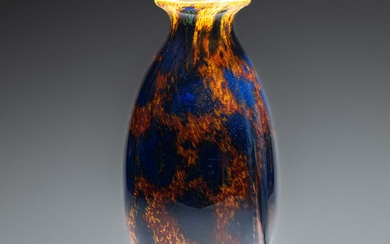 Charles SCHNEIDER (1881-1953), le Verre Français. Vase en verre marmoréeen dans les tons jaunes, rouges...
