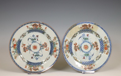 China, a pair of verte-Imari plates, 18th century