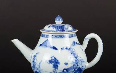 Chinese porcelain teapot, Qing Dynasty, Kangxi (1662—1722).