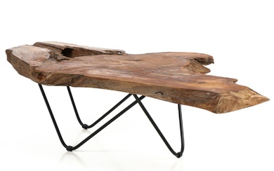 Coffee table in solid teak wood.