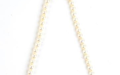 Collana di perle ad un filo di perle coltivate d'acqua...