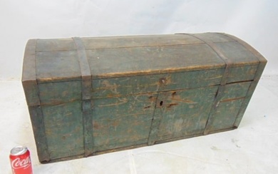 Early dome top trunk in green paint, with old lock ( no key), 37.75" by 18.25", height is 17.5"