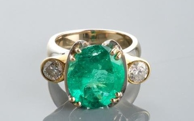 GOLD RING WITH LARGE EMERALD & DIAMONDS
