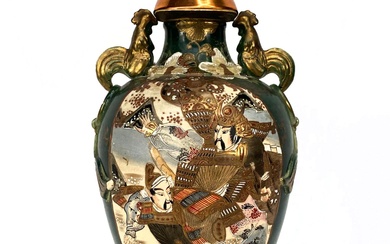 JAPON, XXème siècle Vase monté en pied de lampe en céramique à décor polychrome dit...