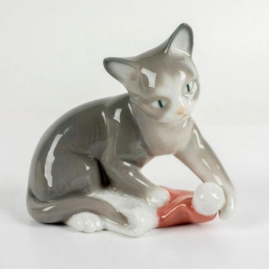 Kitty's Christmas 2007428 - Nao By Lladro Figurine