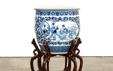 LARGE CHINESE BLUE & WHITE FISHBOWL ON STAND