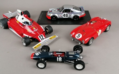LOT de 4 véhicules dont Ferrari et Lotus, de différentes marques : Spark, BBR (échelle...