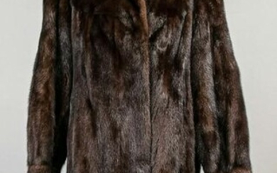 Ladies mink coat, no name or s