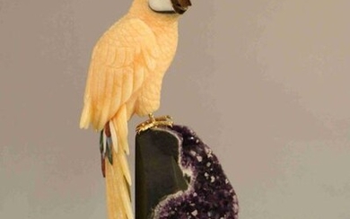 Large STATUETTE of parrot perched in hard stone, the legs in gilt bronze. Height: 41 cm