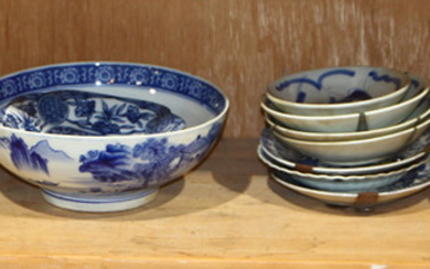 (Lot of 11) A group of Chinese blue and white bowls and dishes