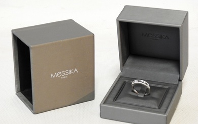 MESSIKA - Paris Bague en or 18 K modèle "Baby Moov", formée de 3 diamants...