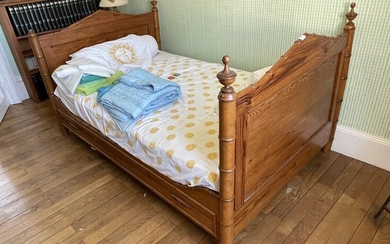 Mobilier de chambre à coucher "Bambou", comprenant : lit, miroir et armoire à glace