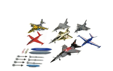 Model Kits - collection of x7 pre-made plastic model kits of...