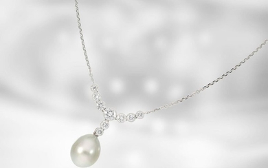 Necklace: very fine Tahiti cultured pearl necklace with...