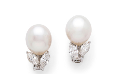 PAIR OF CULTURED PEARL AND DIAMOND EARCLIPS PAIRE DE CLIP...