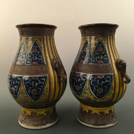 Pair Chinese Famille Rose Porcelain Jar, Kangxi Mark