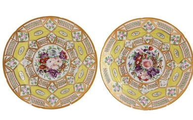 Pair Paris porcelain plates (2pcs)