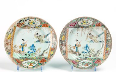 Pair of round porcelain plates from the Rose...