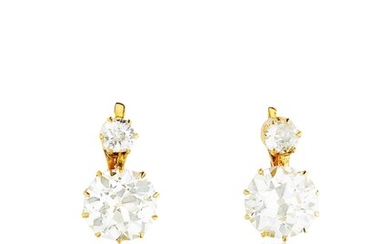 Paire de dormeuses diamants | Pair of diamond earrings