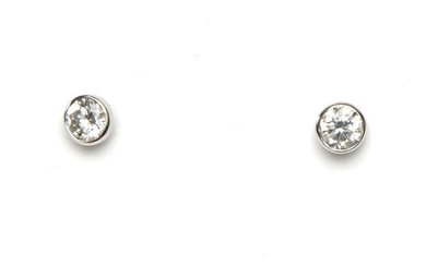 Pair of stud earrings