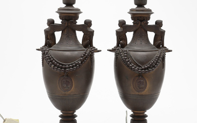 Pairof “Gran Tour”-like table lamps in patinated bronze, early decades of the 20th Century.