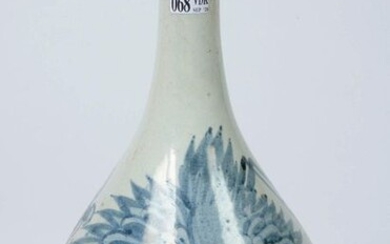 Pansu vase with high neck in blue and white porcelain decorated with a "Crane". Korean work. Period: 18th century (* and ** at the neck and a chip at the base). H.:+/-31,5cm.