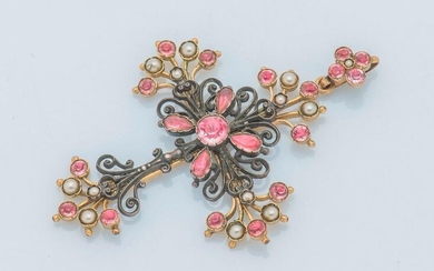 Metal Cross pendant centered with a sheaf lace cross punctuated with rhinestones on pink straws. Height: 8.3 cm Width: 6.2 cm Gross weight: 18.7 g
