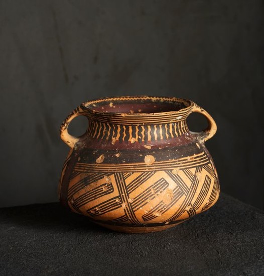 Pot à deux anses Chine, période néolithique… Calendrier Art Précolombien - Art d’Asie - Nouvelle… Lot n° 68
