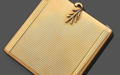 Poudrier de forme carrée en or jaune 750... - Lot 68 - Beaussant Lefèvre & Associés