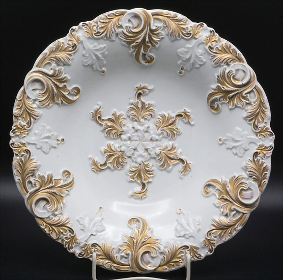 Prunkschale mit Reliefdekor / A splendid bowl, Meissen, Anfang 19....