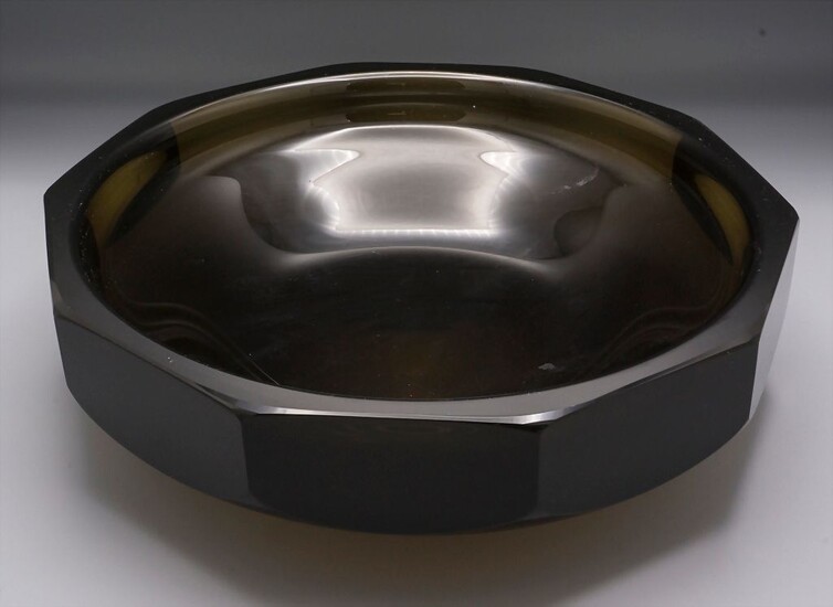 Rauchglas Schale / A smoked glass bowl, Daum, Frankreich, 20....