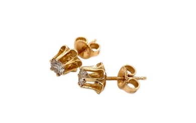 Round Brilliant Diamond 0.50 Tcw Floral Stud Earrings In 14kt Yellow Gold