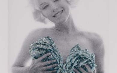 STERN, BERT (1929-2013) Marilyn Monroe with blue glitter roses