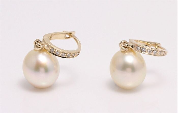 South Sea pearl earrings in14k gold with diamonds 0.09ct