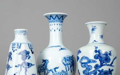 Three blue and white vases, China, 20. Jh.