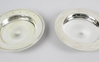 Two cased modern silver Armada dishes, each of plain