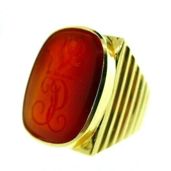 VINTAGE 14k Yellow Gold & Carved Carnelian Signet Ring