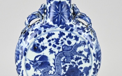 Vase/bouteille de pèlerin en porcelaine chinoise du 18e - 19e siècle. Décor floral/dragon. Un éclat...